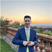 Estudiante de Educación Primaria, Hablo español nativo y me apasiona enseñar y conocer a gente con ganas de aprender!